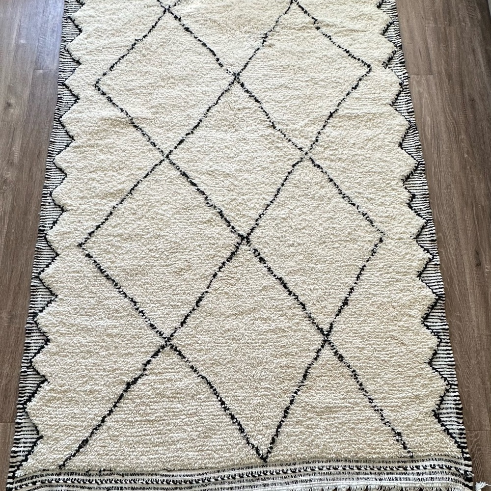 Handmade Moroccan Beni Ourain Rug, White Wool & Black Berber Rug 5x8 ft